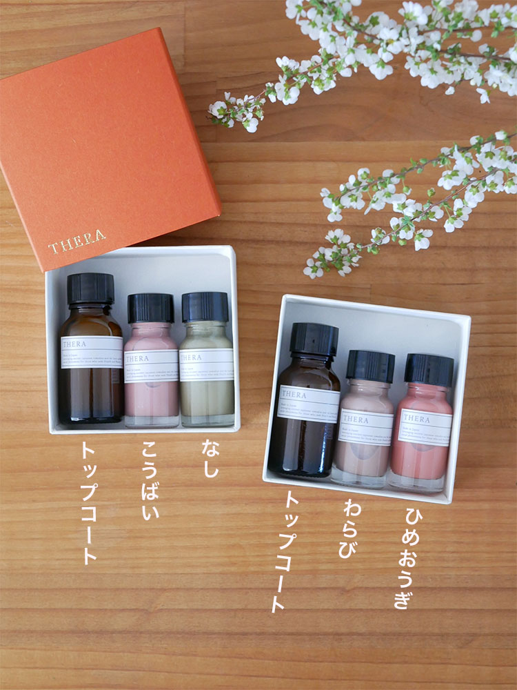 THERA/テラのお湯でオフできる爪にやさしい大人のネイルカラーが入ったガラスボトルとキャップの画像