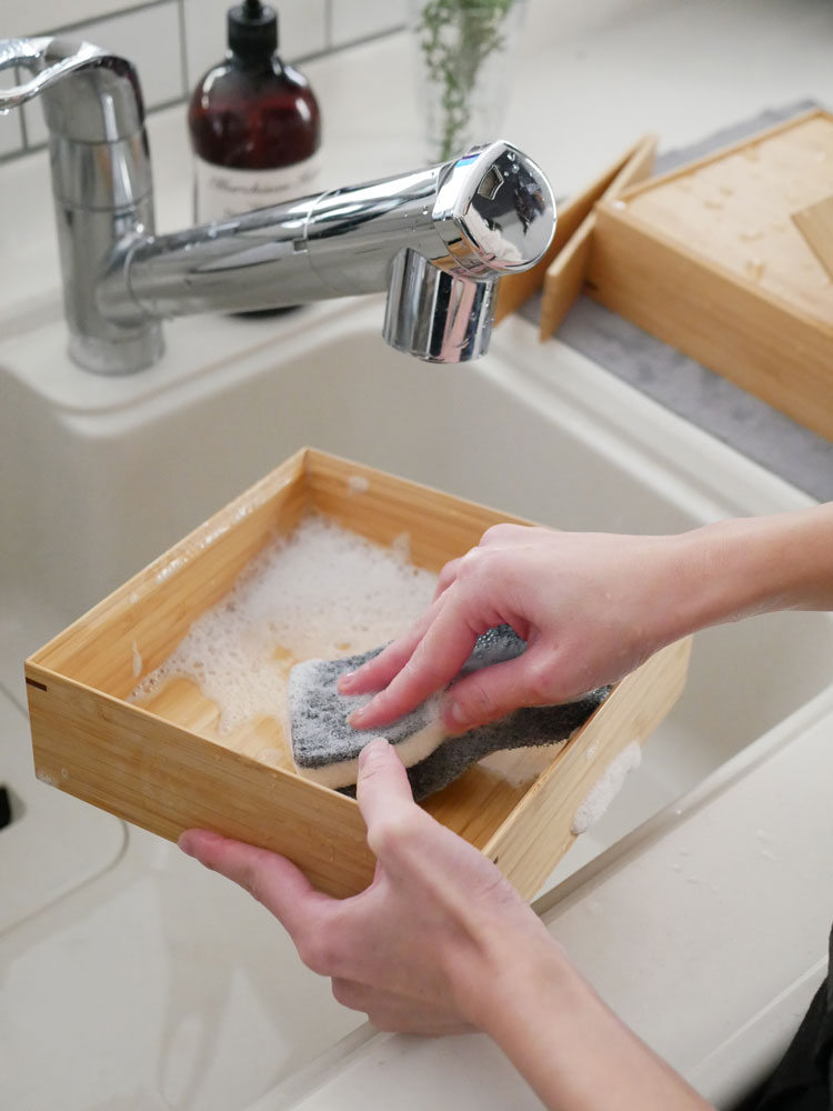 公長斎小菅の竹製二段重箱セット。5寸と6.5寸サイズが含まれ、ウレタン塗装仕上げで自然素材の美しさを活かした伝統的なデザイン。専用仕切り付きで清潔感あふれる日常使いに最適