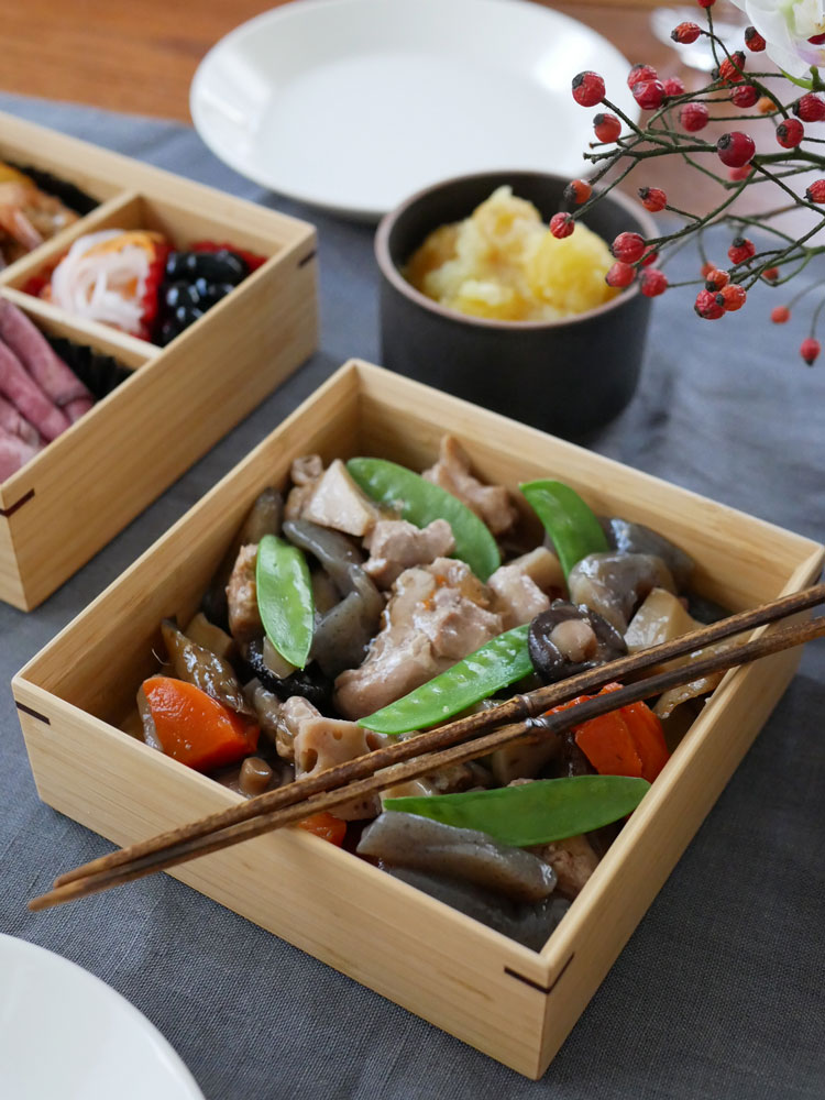 公長斎小菅の竹製二段重箱に盛り付けられた彩り豊かなランチセット