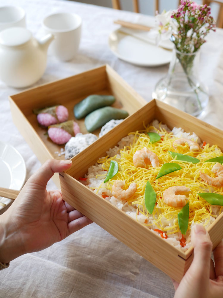 公長斎小菅の竹製二段重箱に入った彩り豊かなお弁当
