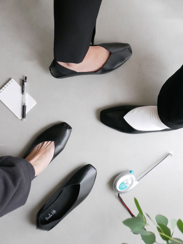 Hinata Lifeの足がキレイに見える携帯スリッポン、合成皮革とゴム底のバレエフラットシューズ、持ち運び用ポーチ付き