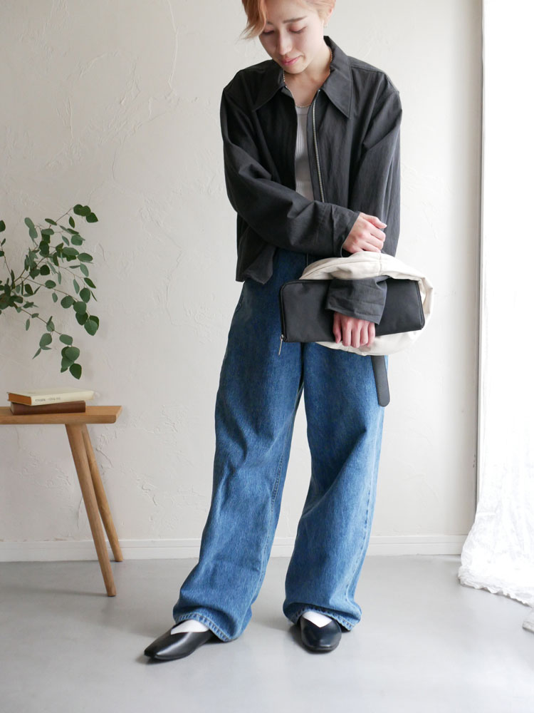 ヒナタライフの合成皮革製スリッポンと携帯用ポーチのセット画像