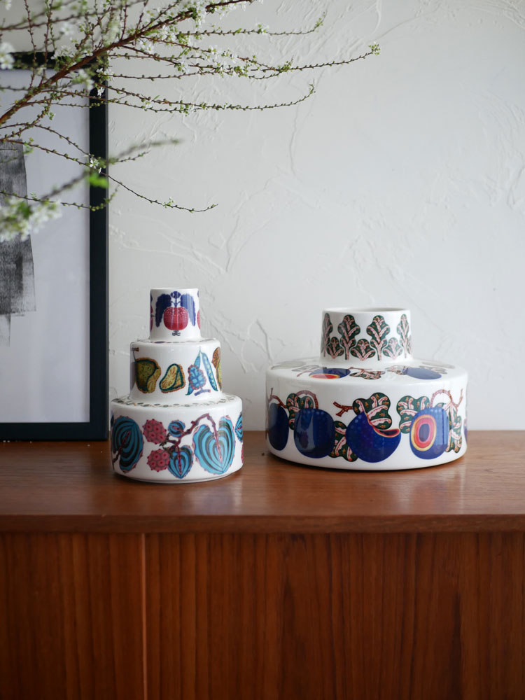 イッタラ製タイカ サトベース、タイ製の陶磁器サーブプレート、サイズ約210×150mm、口径85mm