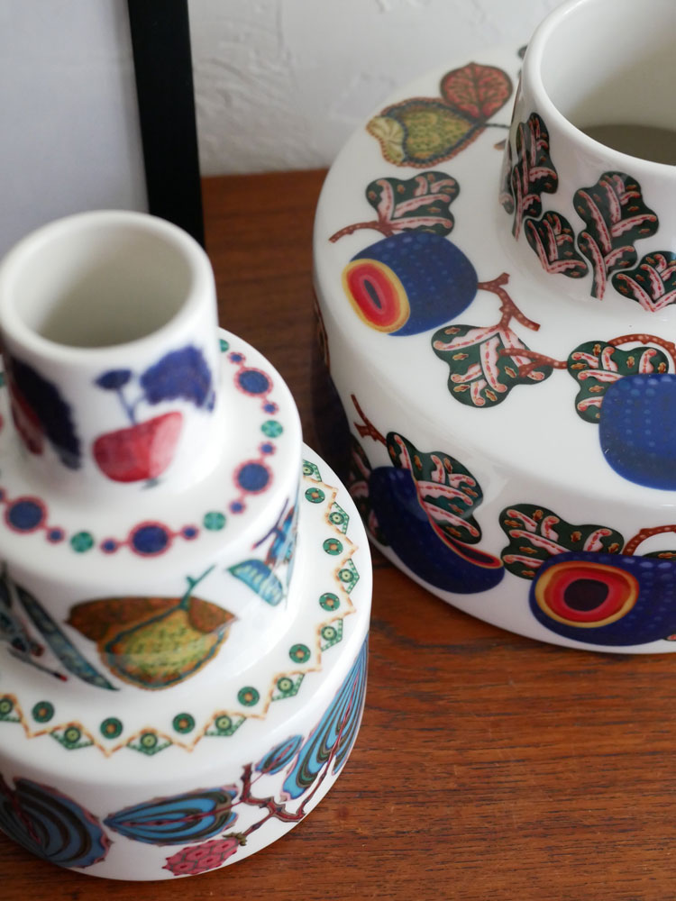 イッタラ【タイカ サト】ベースの磁器製テーブルウェア。サイズは約210×150mmと130×180mm。タイ製