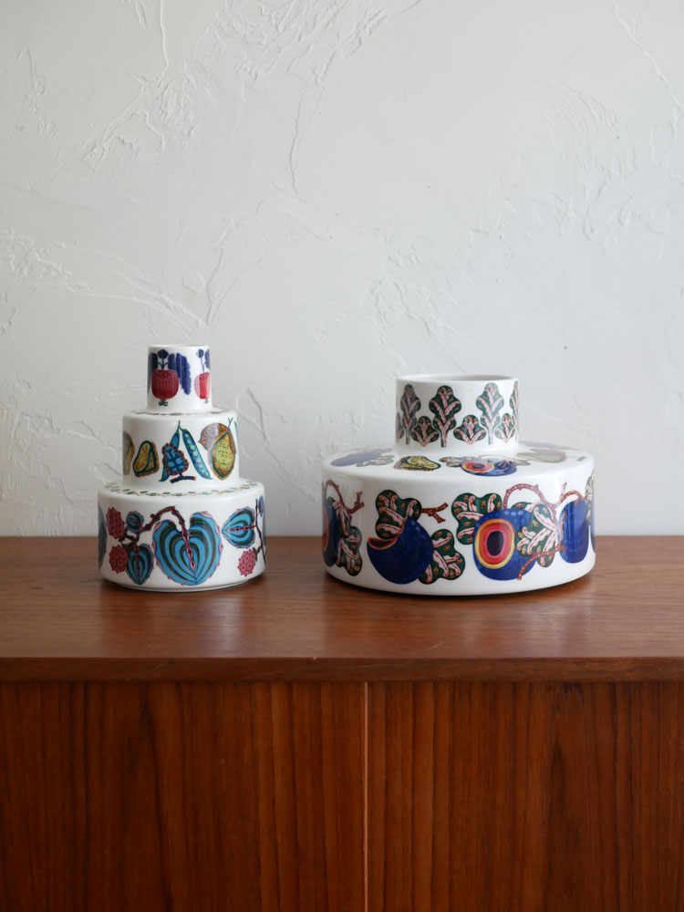 イッタラ製タイカ サト ベース、伝統的な模様が施された磁器製のサービングウェア