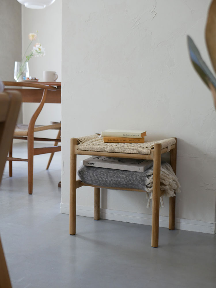 チーク無垢材とペーパーコードを用いたサンフラワーラタンHOKOSスツール