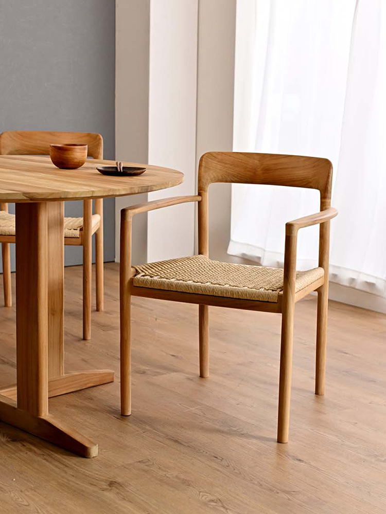 チーク無垢材とペーパーコードを使用した茶色のサンフラワーラタンダイニングチェア