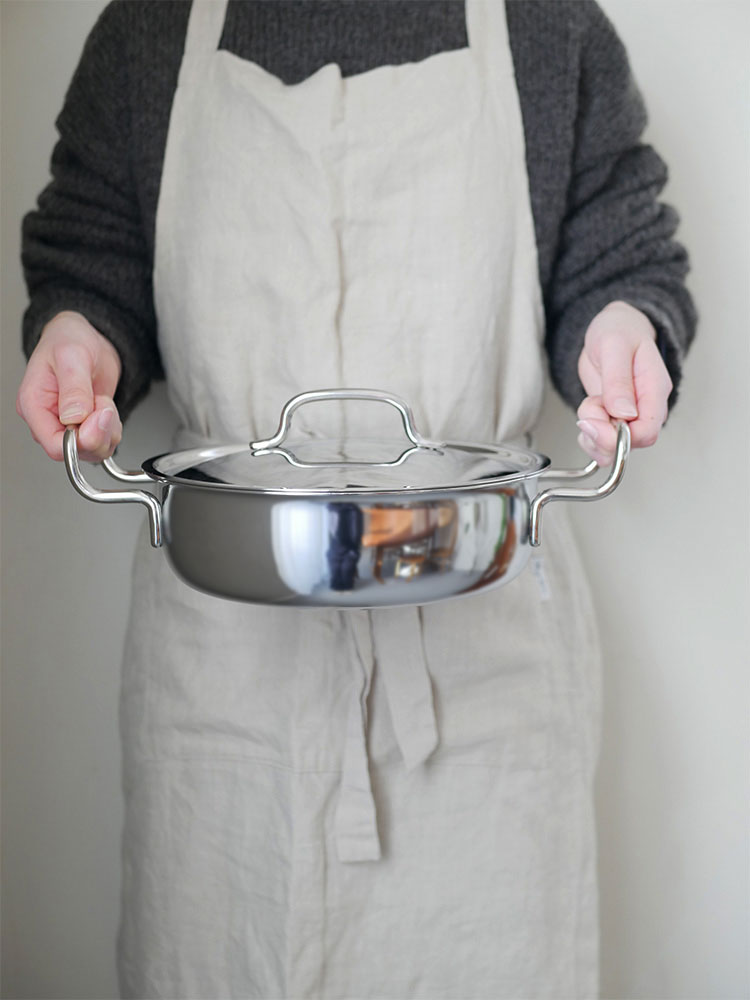 15年保証の日本製ジオプロダクトフタ付き鍋。全面7層構造でガスやIH調理器具に対応可能な高耐久な調理器具