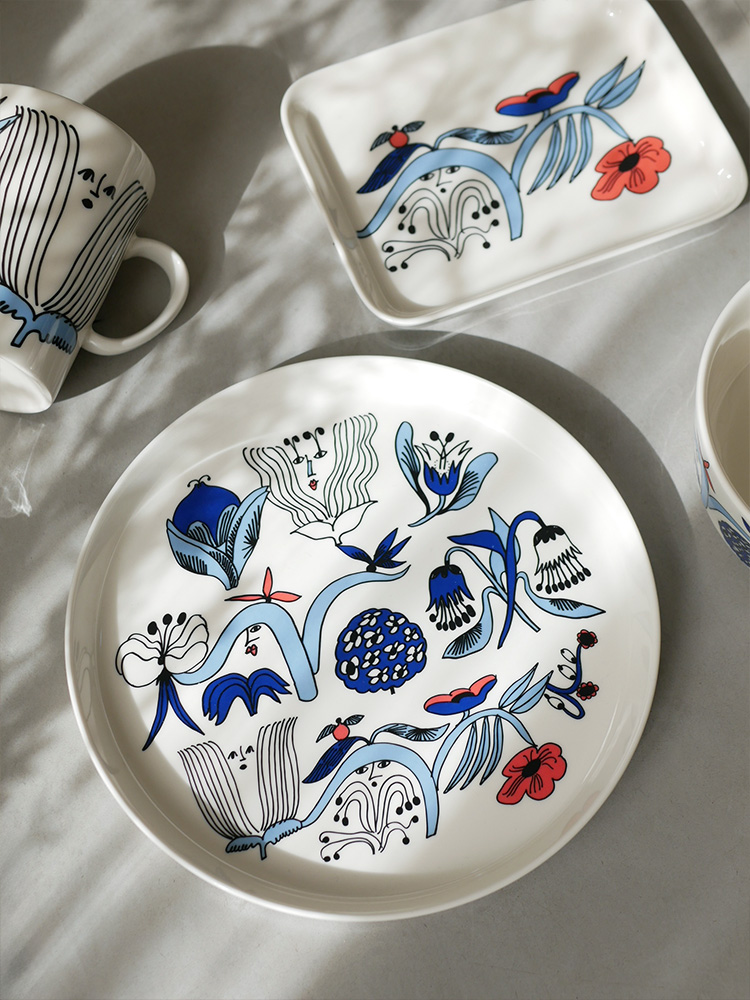 アラビア製プータルフリ磁器プレート、直径24cmのエレガントなデザイン