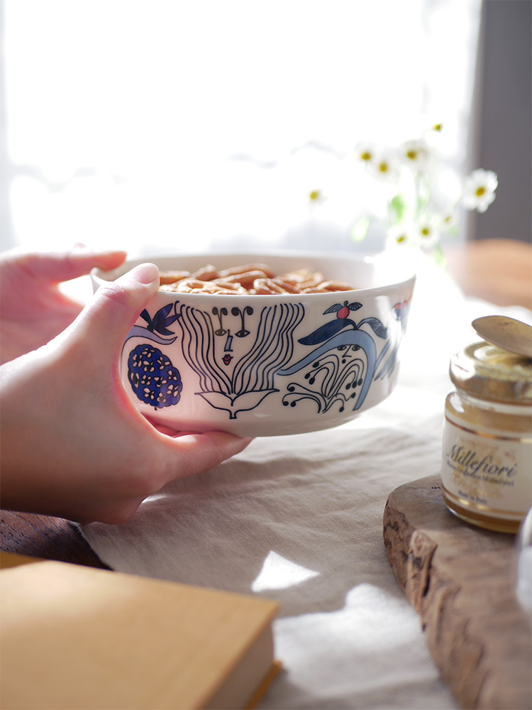 アラビア製プータルフリの青と白の磁器ボウル、直径約150mm、高さ67mm