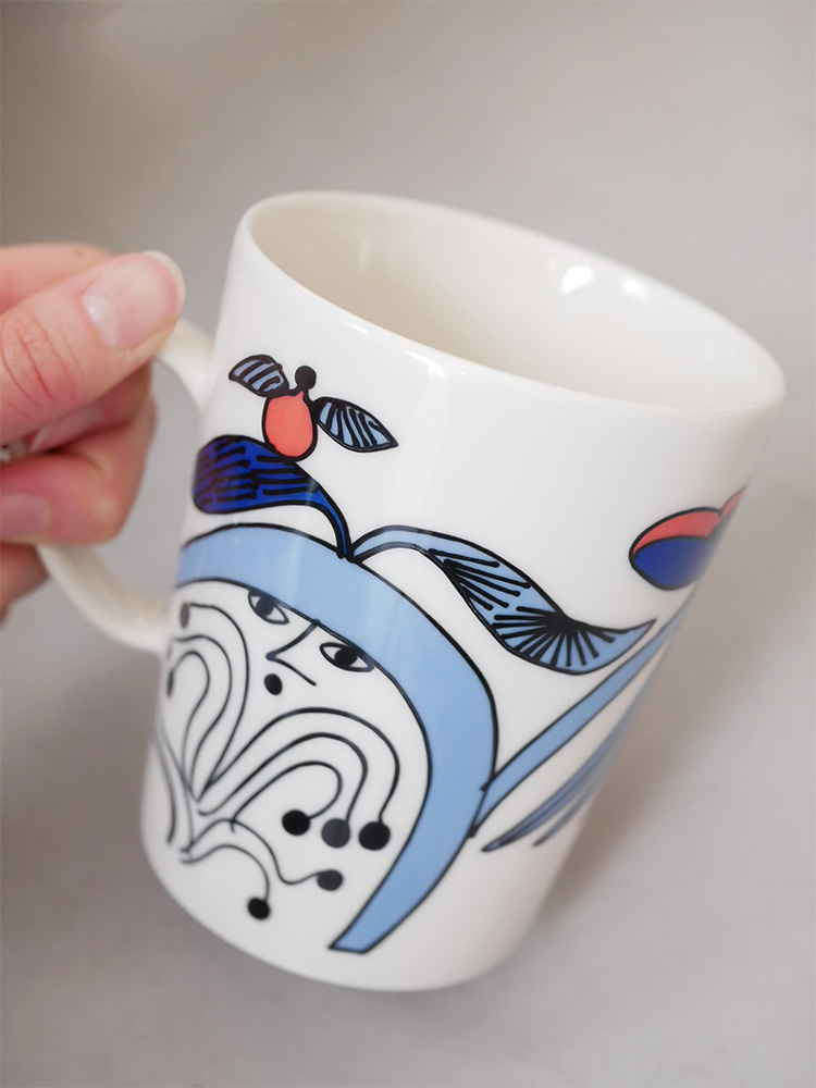 アラビア【プータルフリ】白色磁器マグカップ、約500mlの容量