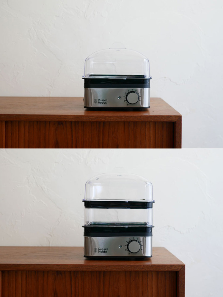 キッチンのカウンタートップに置かれたラッセルホブスのミニスチーマーと周囲の小型家電。