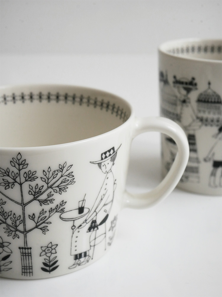 【Arabia/アラビア】エミリアマグカップ、ベージュの磁器製コーヒーマグ、150周年記念特別バックスタンプ入り