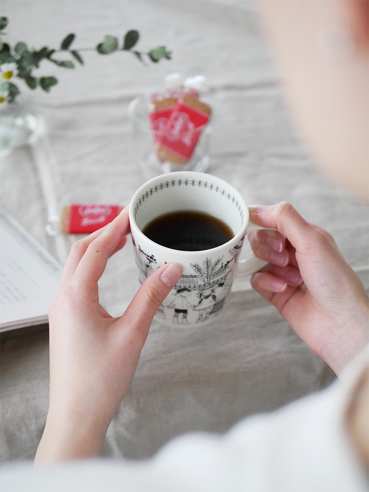 アラビアエミリアマグカップ、磁器製の300mlおよび400mlサイズ、タイ製