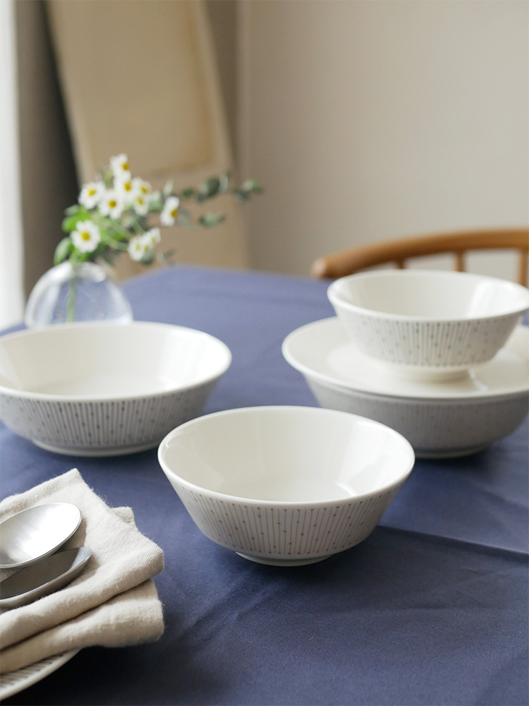 アラビア製灰色の磁器マイニオボウル、キッチンで使用される食器