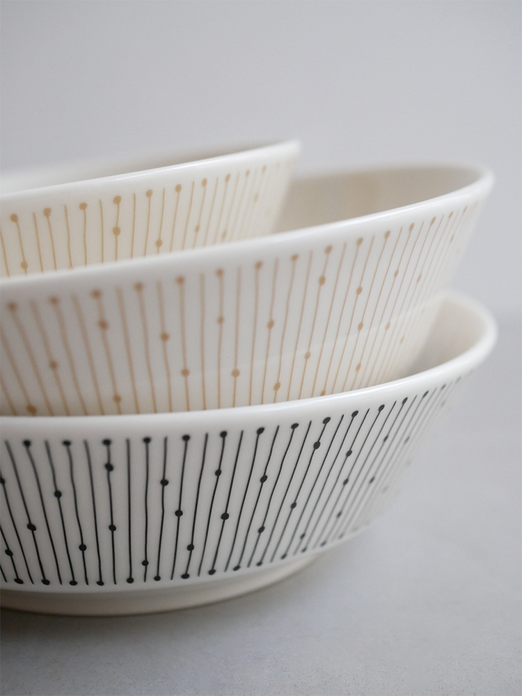 アラビア マイニオ ボウル、ベージュ色の磁器製セラミックボウル、13cmと17cmのサイズ