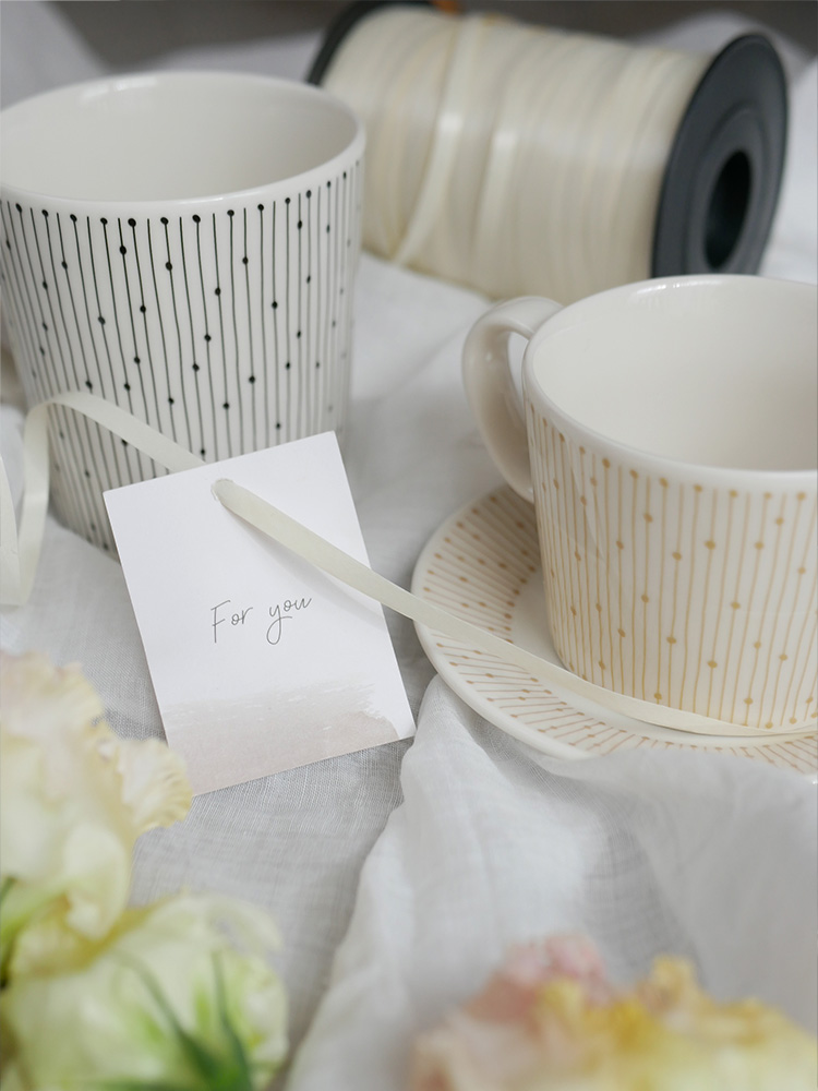 アラビア製マイニオカップ＆ソーサー、ベージュ色の磁器製ティーカップ