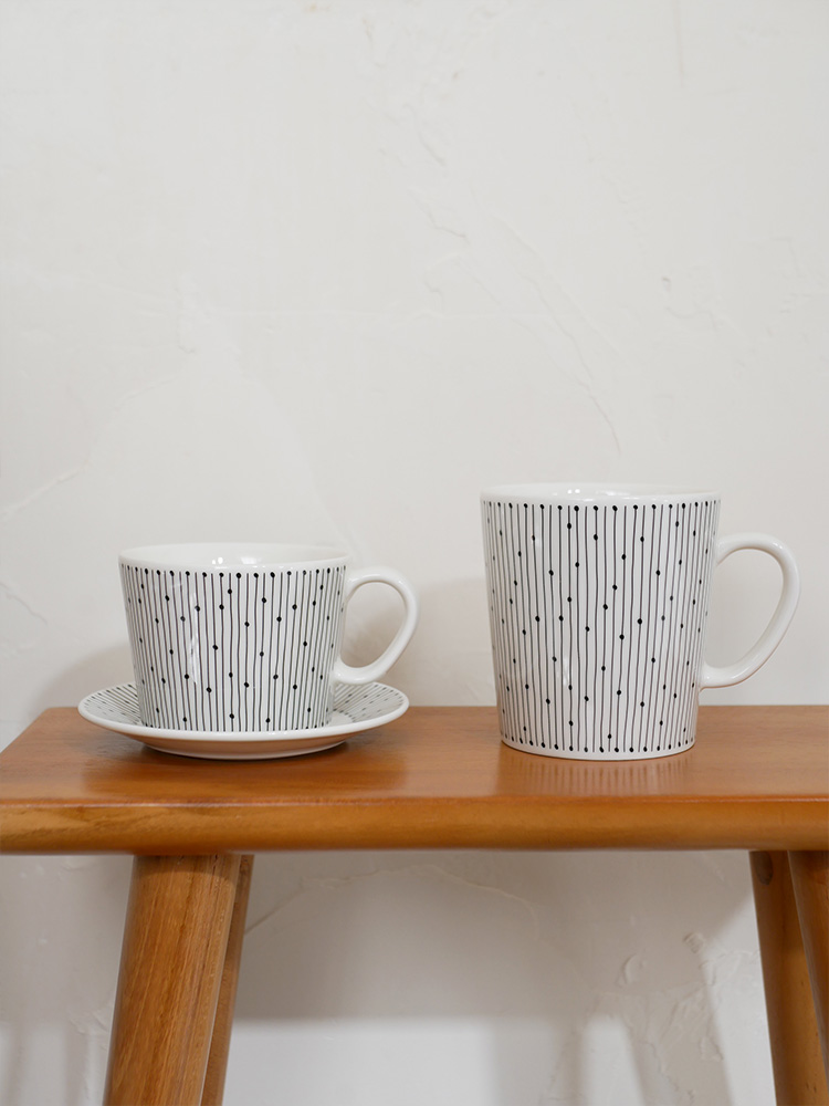 アラビア製磁器のマイニオカップとソーサーのセット