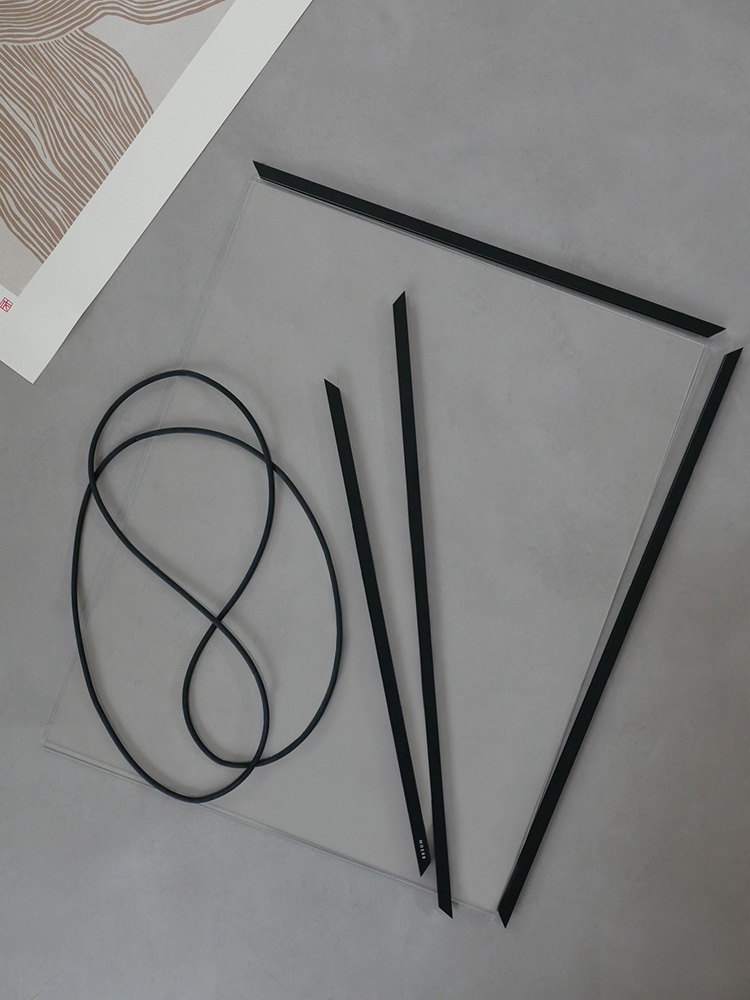 銀色のカーボンファイバー製オフィス用品