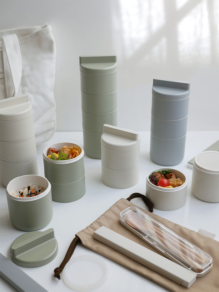 タケナカジャパンのtutuまるで水筒ランチボックス。蓋付きの円筒形3段式キッチン用品