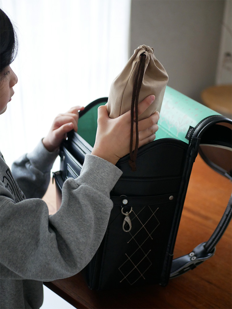 TAKENAKA JAPAN製のレザー製ハンドバッグ、ストラップ付き