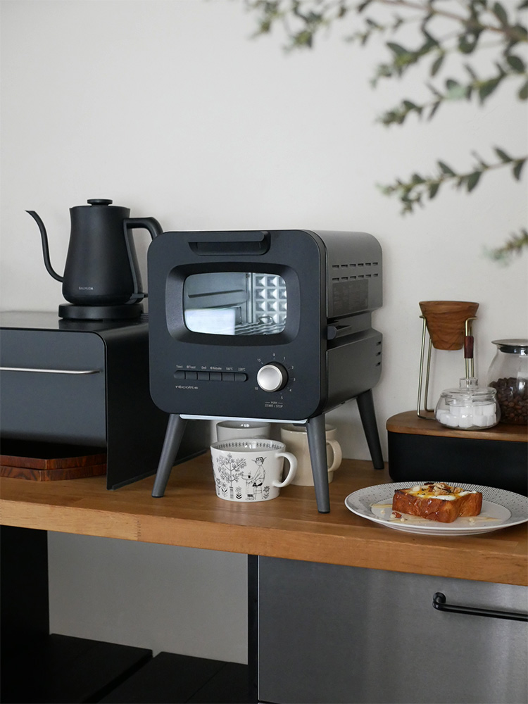 クリームホワイトのレコルトスライドラックトースター本体とスライドラックのセット