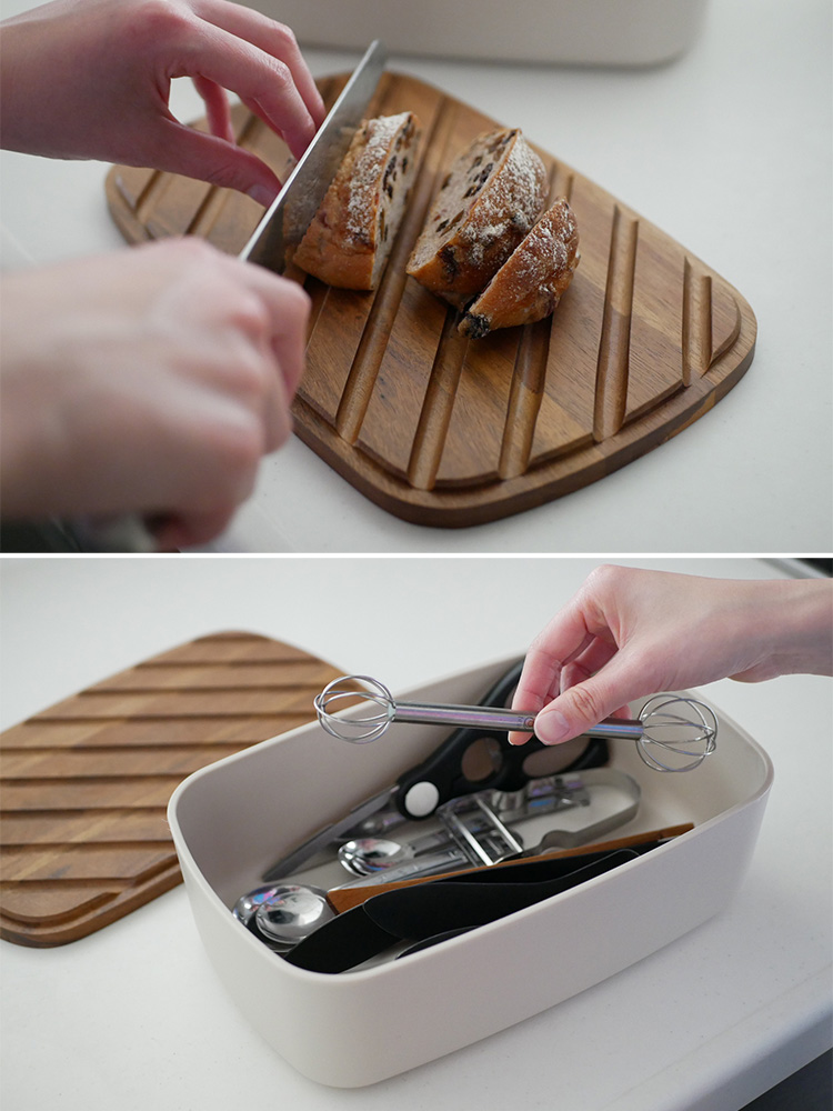 レコルト製ブレッドケース（クリームホワイトとブラック）で、ABS樹脂本体とアカシア製フタを使用し、キッチンでパンを収納するスタイリッシュな収納ケース