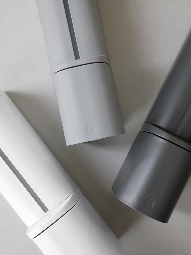 500mL容量のプラスチック製円柱形マグネットディスペンサー「リッチェル」、個人用ケアや化粧品に最適