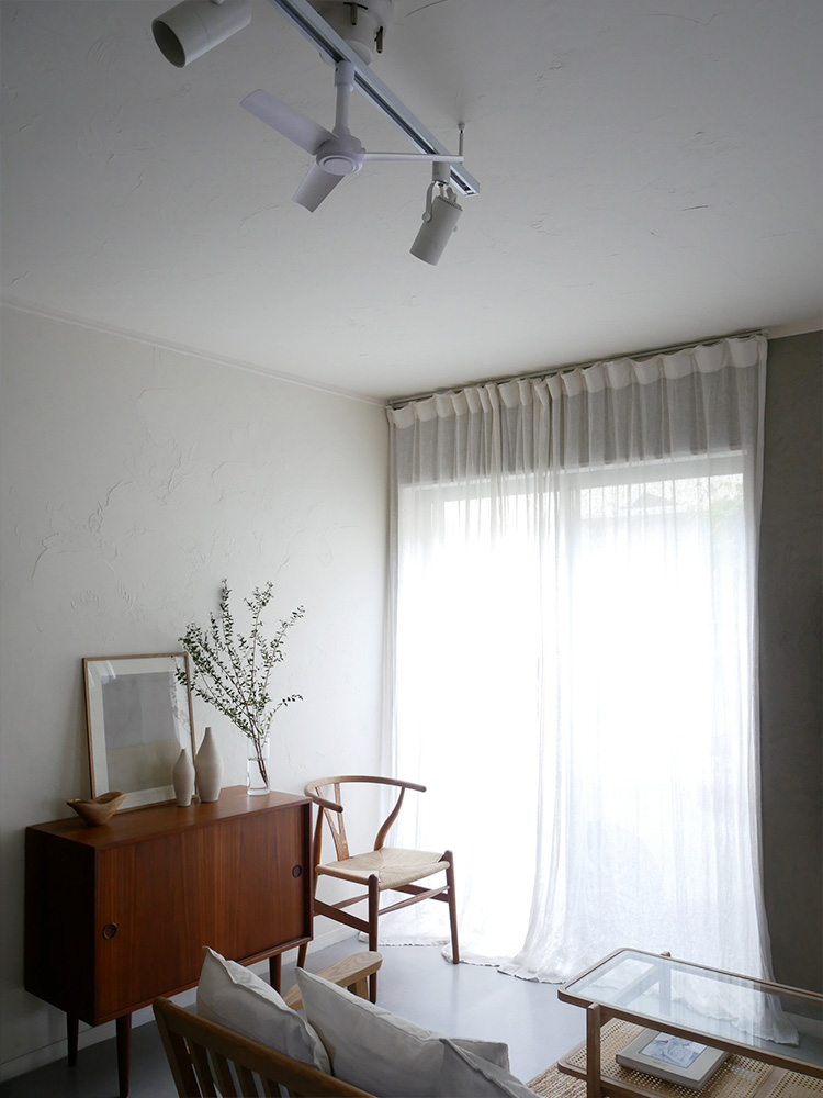 BRID/ブリッド DCベーシックΦ40天井用ダクトレールファンのシルバーデザイン。照明とファンが一体化したスタイリッシュなインテリア照明器具。