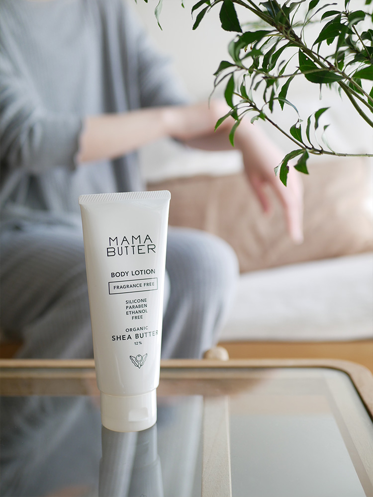 ママバターのラベンダー＆オレンジ香りシャンプー、トリートメント、無香料ボディソープおよびボディローションのボトルセット