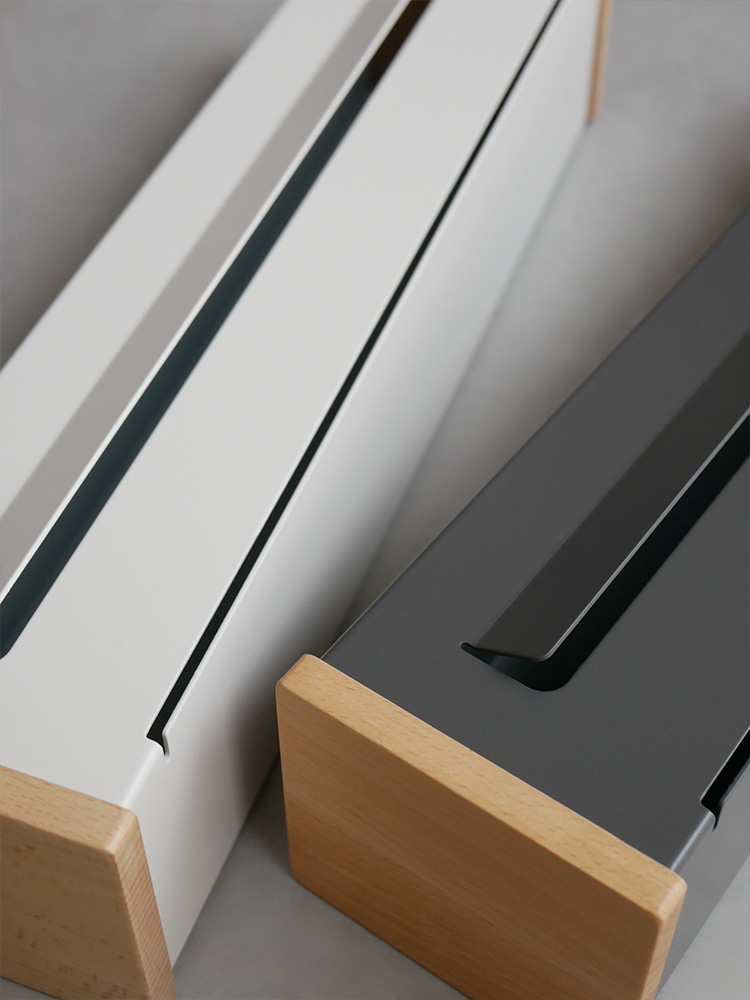 イデアコの魅せるコストコ大容量ラップケースが、天然ブナ材とボンデ鋼板で作られた木製収納ケース