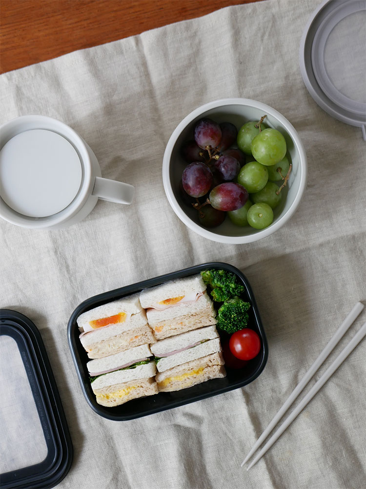 MEPALメパルのマルチ保存容器サーキュラ、丸形350mlホワイト、耐冷・耐熱仕様で食材や野菜を保存するキッチン用容器