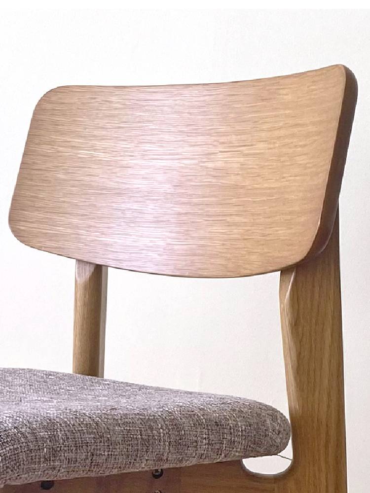 高野木工のBLANCチェア、ホワイトオーク突板仕上げの木製椅子
