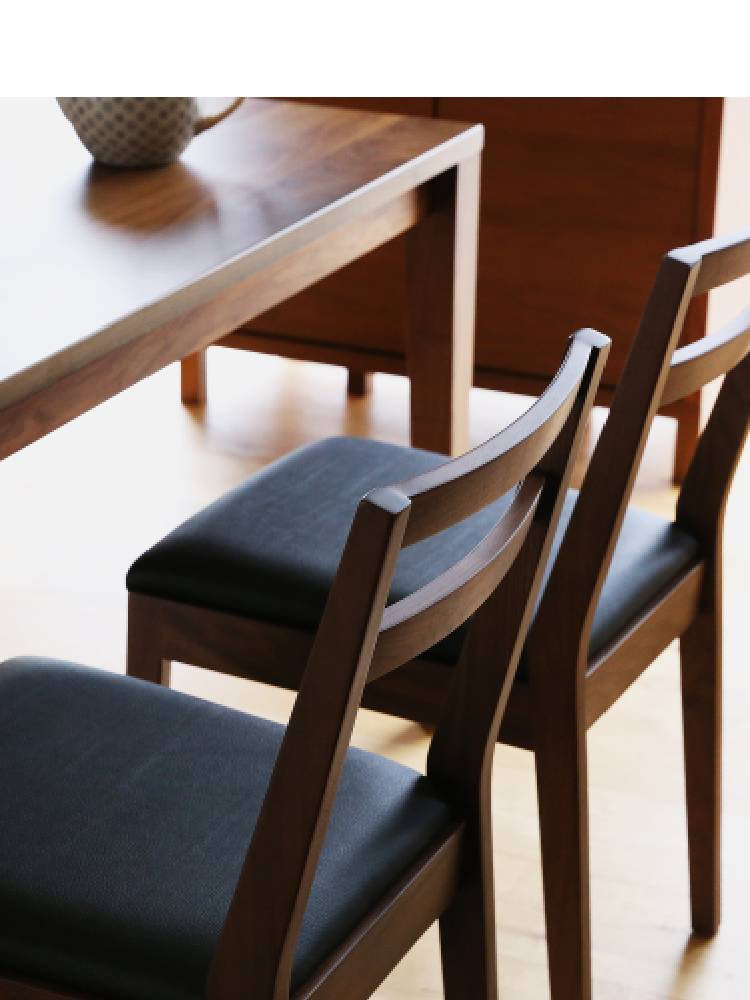 高野木工製ホワイトオークまたはウォルナット無垢材を使用したブラウンとグレーのシンプルデザインダイニングチェア