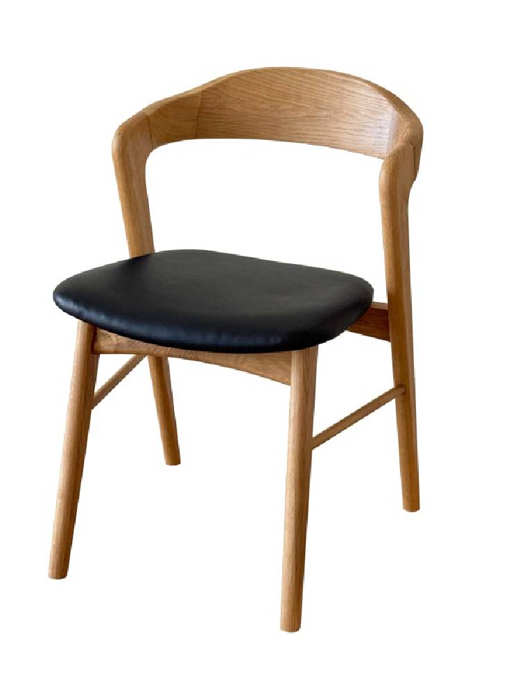 ホワイトオーク無垢材とPVC生地を使用した高野木工のSWELLダイニングチェア、屋外用木製家具