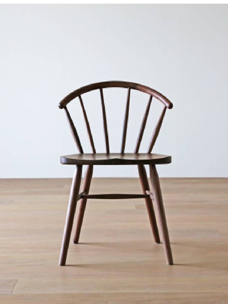 高野木工製UNダイニングチェア、ホワイトオークまたはウォルナット無垢材を使用したWindsorスタイルの木製椅子
