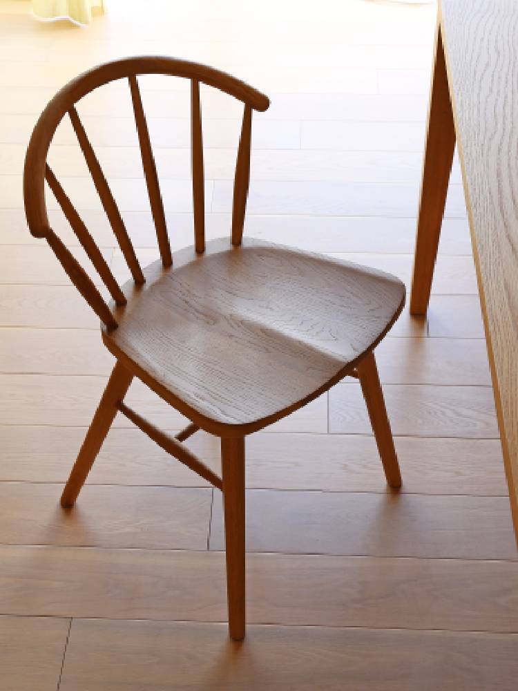 高野木工のホワイトオークまたはウォルナット無垢材を使用したウィンドータイプのUNダイニングチェア