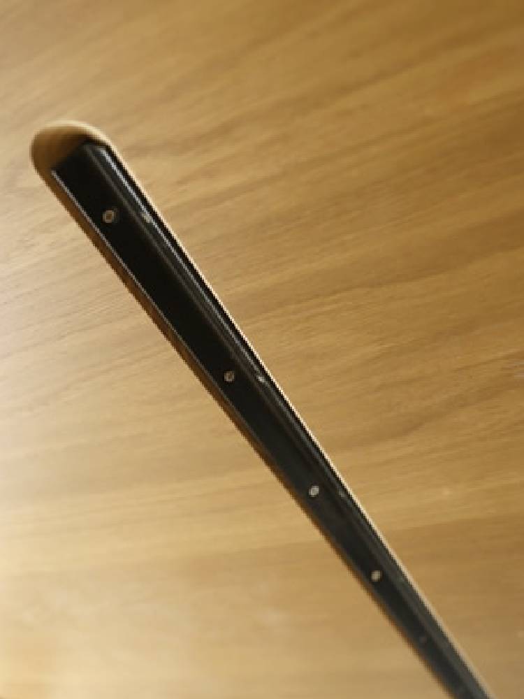 高野木工製RUBEダイニングテーブル、ホワイトオークまたはウォルナットの無垢材天板と脚、セラウッド特殊ウレタン塗装仕上げ