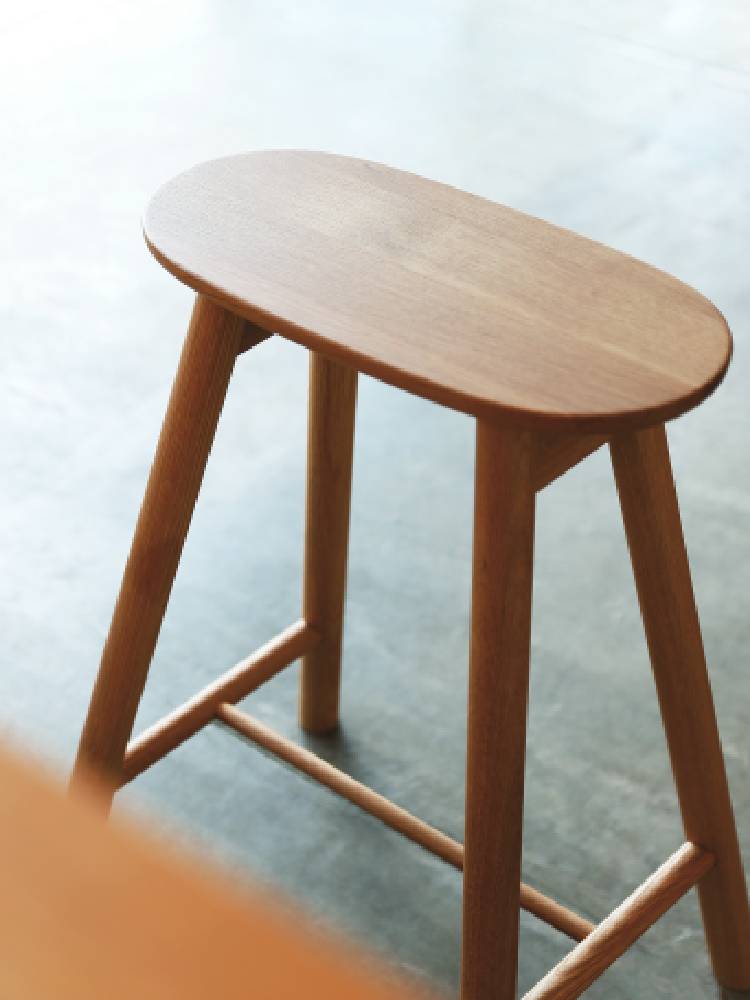 高野木工のRUBEスツール、ホワイトオークまたはウォルナット製の木製バースツール