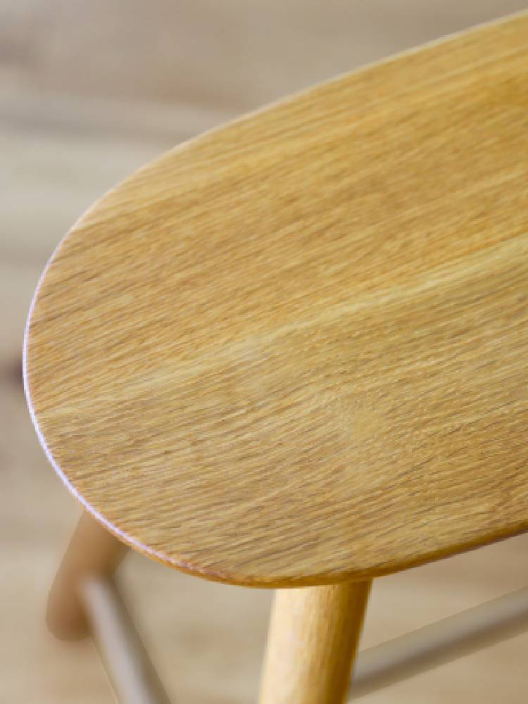 高野木工のRUBEスツール、ホワイトオークまたはウォルナットの無垢材を使用した高品質な木製スツール