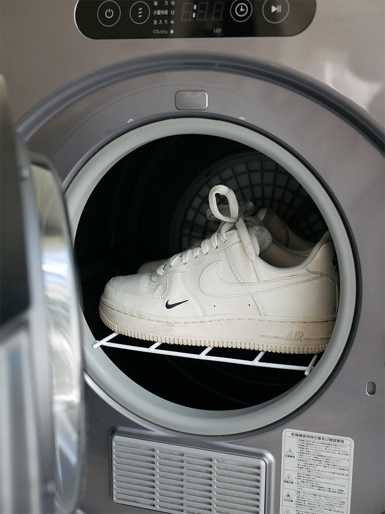 シルバー色のESTILO（エスティロ）コンパクト衣類乾燥機