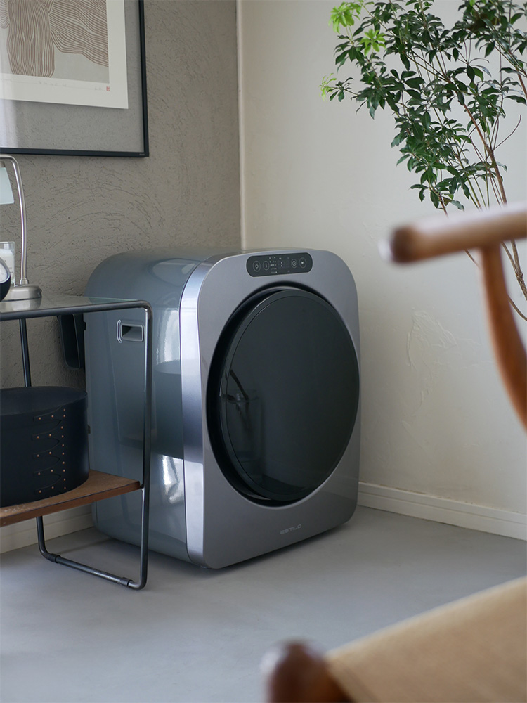 エスティロのシルバーカラー、コンパクトサイズの衣類乾燥機の外観