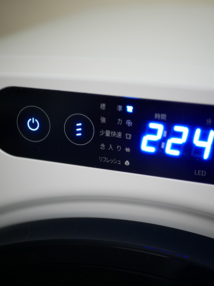 ESTILOエスティロのコンパクト衣類乾燥機 シルバーモデルの外観