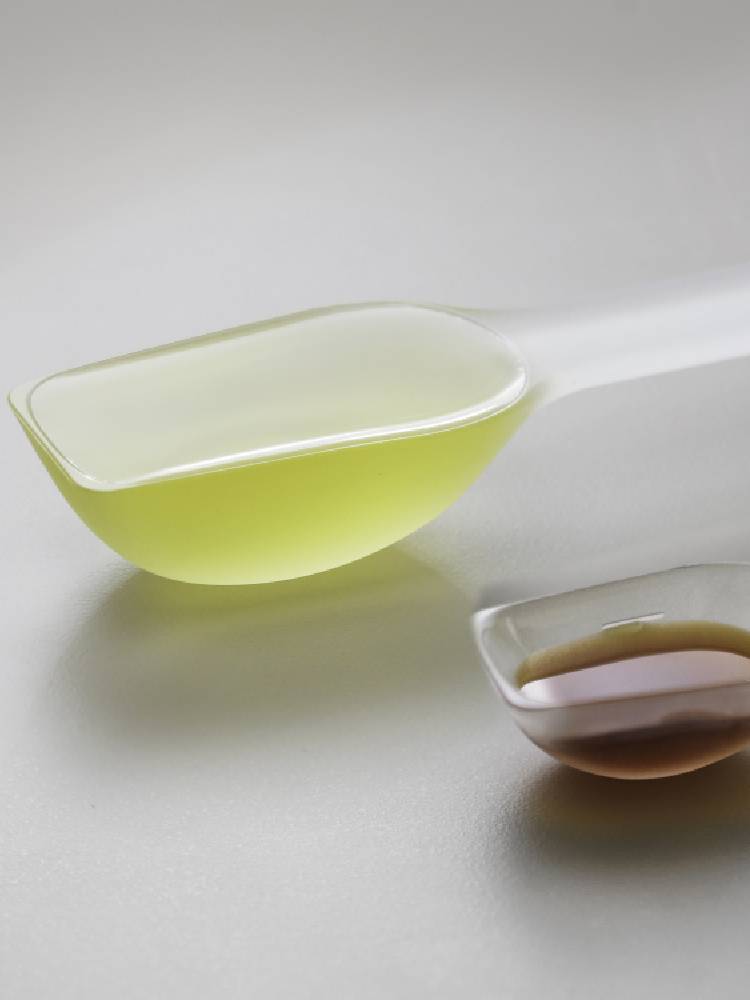 マーナのきほん 計量スプーン。ポリメチルペンテン製の透明な計量スプーンが並んでいる