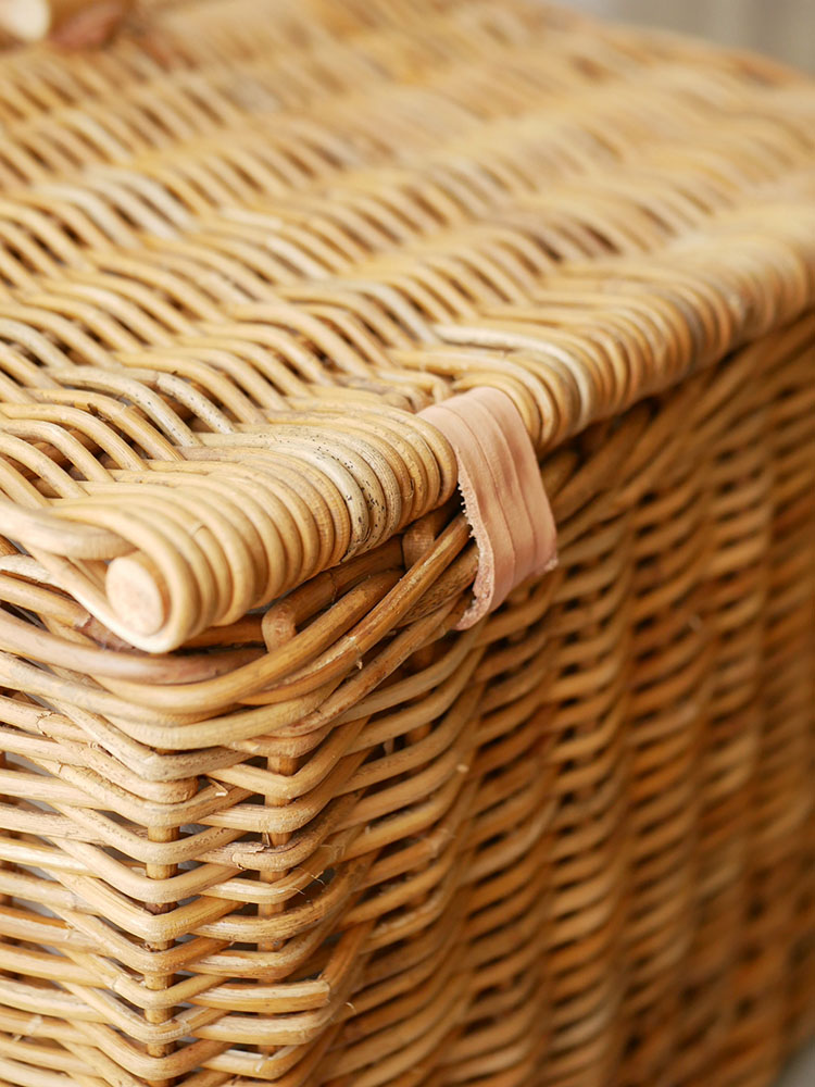 クレエブランドのラタンとレザー製ピクニッククーラーバスケット、持ち手付きのナチュラルデザイン