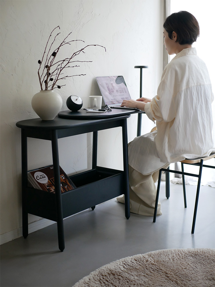 オーク無垢材でポリウレタン塗装された伸長可能なコンソールテーブル「SUK」