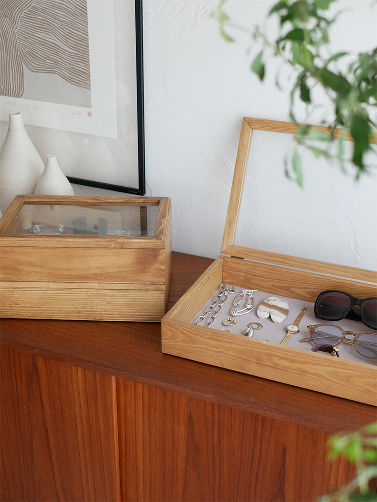 クレエ製スタッキング可能なパイン材ジュエリーボックス。木の質感が美しい蓋付きのシンプルなデザイン