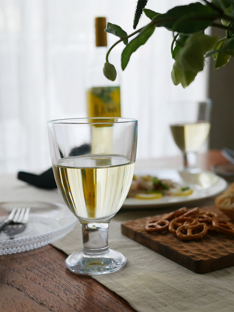 フィンランド製アラビア ヴァーナ ユニバーサル グラスペア、220ml無鉛ガラスのクリアとアクア色のワイングラス2脚