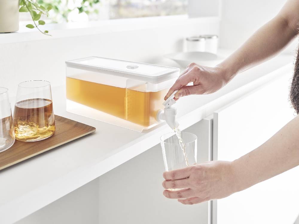 タワー冷蔵庫ドリンクサーバー1.8Lホワイト、蓋と蛇口付き透明なメタクリル容器を備えたキッチン用飲料サーバー