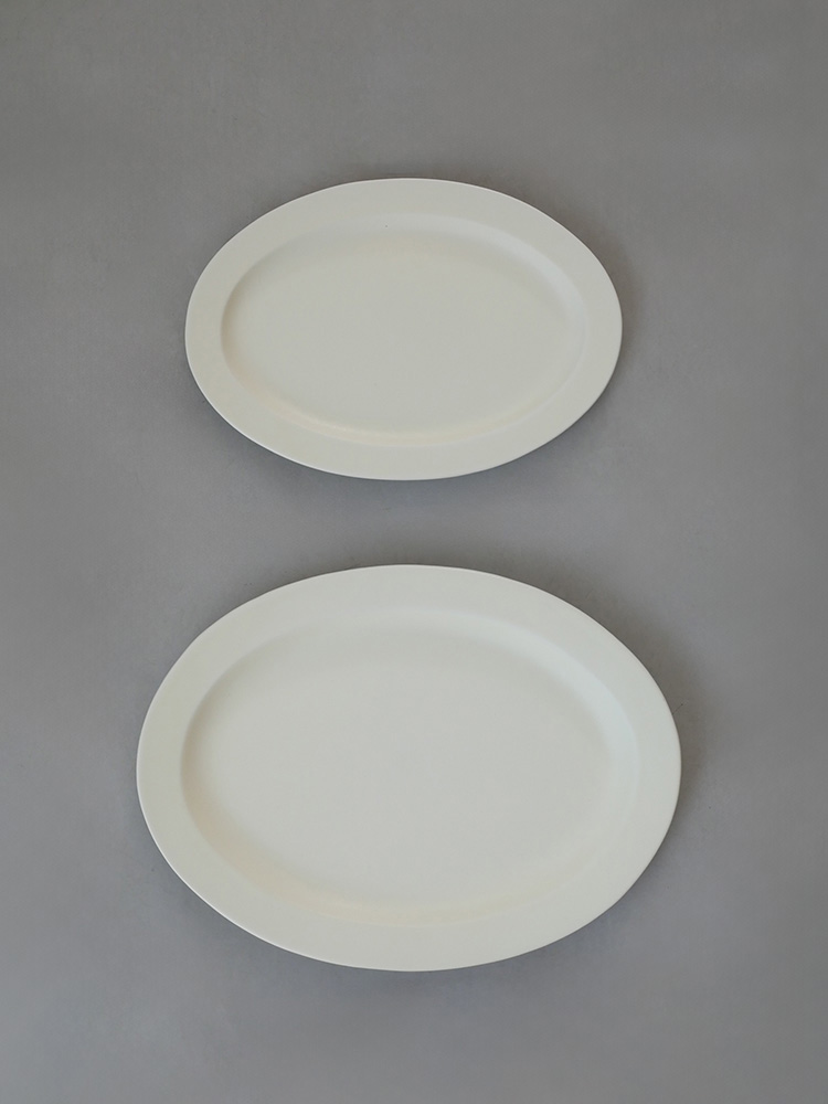 SAKUZAN（サクザン）Saraシリーズのオーバルプレート、磁器製で食卓用のセッティング